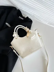 Borsa a mano elegante in pelle PU bianca con motivo serpente e ciondolo a cuore