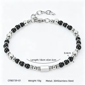 Bracciale di perle in acciaio inossidabile con pietre nere naturali e lunghezza regolabile.