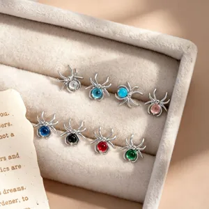 Nischen Design Titanlegierung 316L Edelstahl Spinne Knorpel Piercing Ohrstecker Punk Strass Helix Conch Ohrstecker Schmuck Für Herren Damen