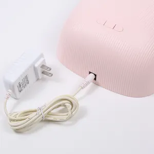 Dettaglio del collegamento dell'adattatore DC per lampada LED per unghie da 48W