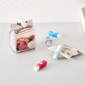 Set di mollette colorate in plastica per sigillare sacchetti alimentari e snack.