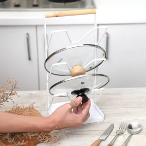 Japanischer Topfdeckelhalter aus weißem Eisen mit praktischer Abtropfschale und Holzgriff