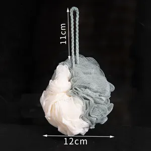 Detail mit 12 cm Durchmesser und 11 cm Seillänge für großen zweifarbigen Badeschwamm