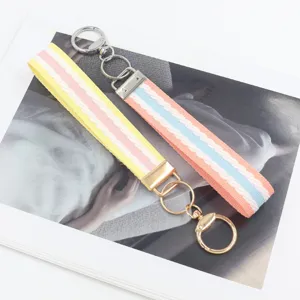 Mode Mehrfarbig Geometrisch Gestreift Jacquard Gewebt Polyester Stoff Band Handgelenkband Schlüsselanhänger Taschenanhänger Hummerkralle Schnalle Ornament Für Schlüssel Tasche Geldbörse Unisex Zubehör