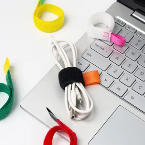 Serre-câbles en nylon auto-adhésifs colorés pour la gestion et le rangement des fils