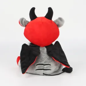 Rückansicht von Goth Cryptid Jersey Devil Plüschtier mit schwarzen Flügeln und Hörnern