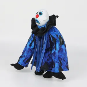 Poupée en peluche clown MINI.EXE effrayante avec tenue tie-dye bleue et maquillage