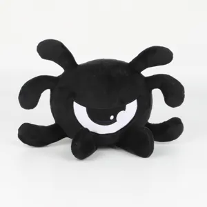Dettaglio macro che mostra l'occhio e il morbido tessuto del peluche nero Animal Jam Phantom