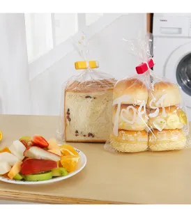 Clip elastiche per la chiusura di sacchetti alimentari su buste di pane in cucina