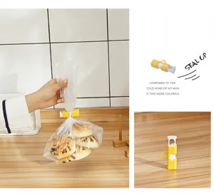 Dettaglio della clip di chiusura a bottone elastico gialla per pane e vista singola del prodotto