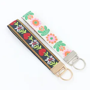 Pareja de llaveros de tela tejida de 25 mm con motivos florales y de corazones en blanco