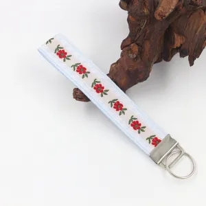 Detailansicht des Jacquard-gewebten Armbands mit einem roten Blumen-Stickmuster