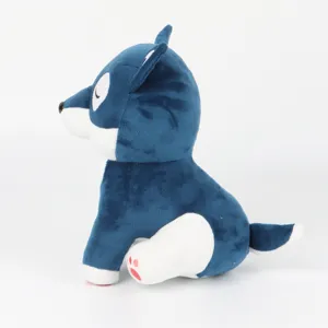 Détail de vue latérale d'une jolie peluche de chien shiba inu bleu et blanc cadeau