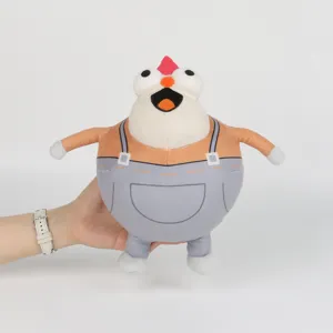 Détail de la peluche Willem de Gnome Show tenue en main avec salopette grise et visage drôle