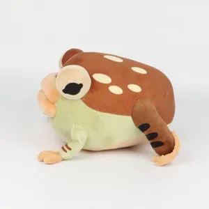 Vue détaillée du jouet en peluche Willem de The Gnome Show avec fourrure brune et verte