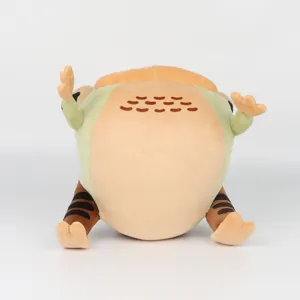 Vue arrière détaillée de la peluche Willem de Gnome Show en tissu doux vert et beige clair