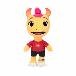 Gros plan sur la peluche dinosaure Run Monster Run avec t-shirt rouge et short