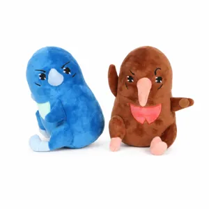 Vue détaillée des peluches Chuck et Charlie Dance Birds issues du mème YouTube