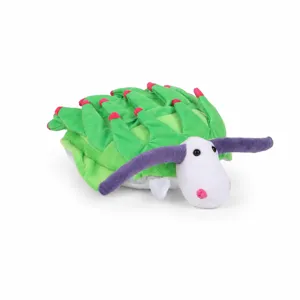 Peluche détaillée d'une limace de mer Nudibranche verte et violette sur fond blanc pur.