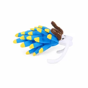 Vue détaillée de profil d'une peluche de limace de mer dragon bleu réaliste et douce