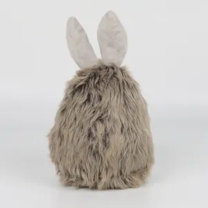 Vue détaillée de la fourrure hirsute gris-brun de ce joli lapin en peluche