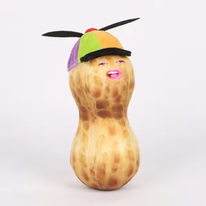 Peluche The Burnt Peanut meme avec chapeau à hélice et expression faciale drôle