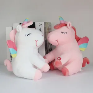 Vista de dos unicornios de peluche LED rosa y blanco con alas de colores del arco iris