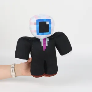 Détail d'une peluche avec une tête d'œil pixélisée portant un costume noir