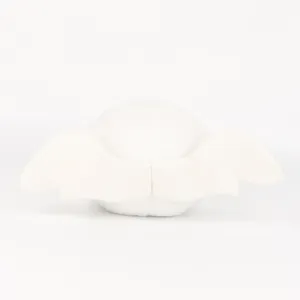Vue arrière détaillée d'une peluche Eggchan blanche avec des ailes mignonnes et douces