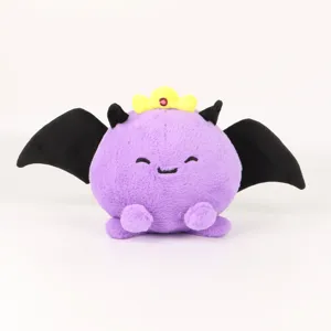 Vue détaillée de face d'une peluche Taxduo violette avec des ailes de chauve-souris et couronne