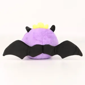 Vue arrière détaillée de la peluche Taxduo violette avec des ailes de chauve-souris