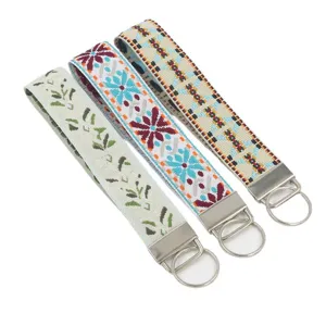 Drei Stück Schlüsselanhänger im Ethno-Stil mit geometrischem Jacquard-Muster für Damen mit Haken