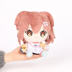 Detailansicht der Inugami Korone Hololive Anime-Charakter Plüschpuppe in der Hand