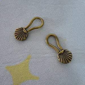 Retro bronze double belt buckles zinc alloy cloak clasps shell shape decorative hardware