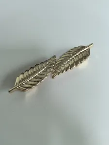 Fibbia per cintura a foglia in lega di zinco oro chiaro dettaglio, accessorio donna.