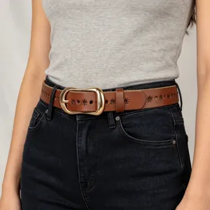 Cintura donna pelle marrone motivo traforato stella elegante fibbia metallo jeans accessorio