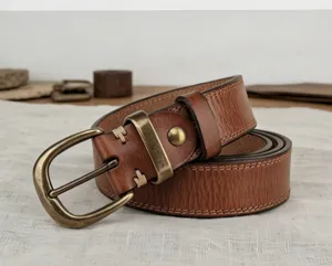 Vintage vegetable-tanned leather women's belt with retro copper buckle and fine stitching.