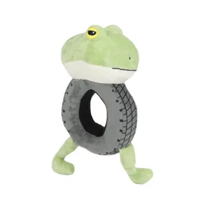 Simpatico peluche rana verde Sahur della popolare serie Sahur Tung Tung Tung su fondo bianco.