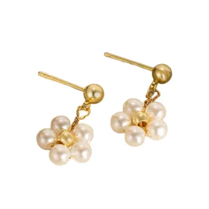Elegante goldene Perlenohrringe in Blumenform für Hochzeiten und Partys