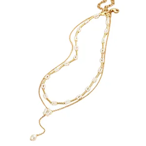 Zweireihige goldene Halskette mit feinen Perlenblumen und einem Perlenanhänger