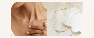 Minimalistische 14K vergoldete Halskette mit drei eleganten weißen Muschelperlen