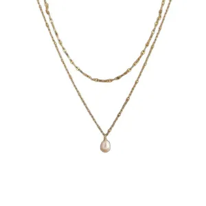 Elegante goldfarbene Lagenhalskette mit einem einfachen Tropfenanhänger aus Kunstperle