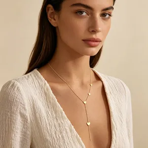 Elegante vergoldete, verstellbare Y-Halskette mit zarten Herzanhängern für Damen