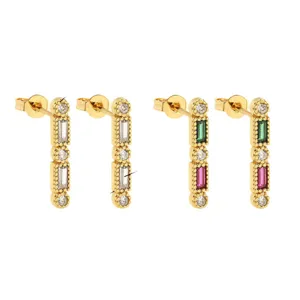 Minimalistische goldene Stab-Ohrstecker mit rechteckigen und runden Zirkonia
