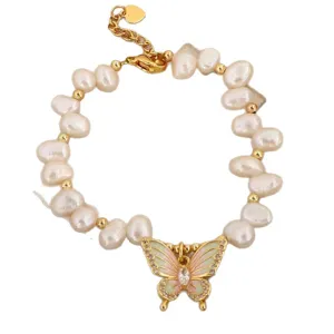 Elegantes Süßwasserperlen-Armband mit einem lebhaften rosa-grünen Schmetterlingsanhänger