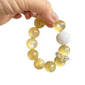 Natürliches goldenes Lepidolith-Perlenarmband mit hochtransparenten runden Kristallen