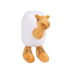 Primo piano del creativo peluche mascotte Tung Tung Tung Sahur cammello marshmallow