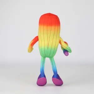 Vista posteriore di un vivace pupazzo di peluche Sahur arcobaleno della serie Sahur