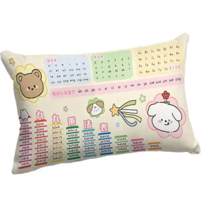 Cuscino educativo con tabellina matematica e pinyin per la camera dei bambini e divano.