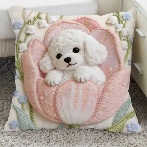 Vista dettagliata del ricamo del cucciolo su cuscino tulipano rosa per arredamento accogliente.
